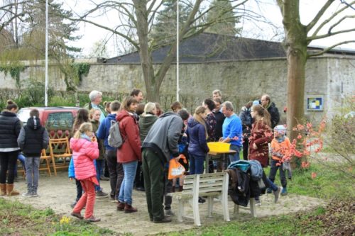 Stärkung nach getaner Arbeit: Ehrenamtliche grillen für die fleißigen Naturschützer © Foto: Lehrke